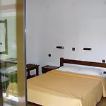 Lefkes Szálloda 2*