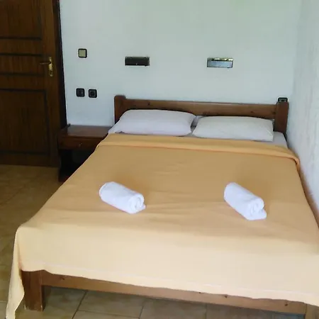 Lefkes Hotel 2*