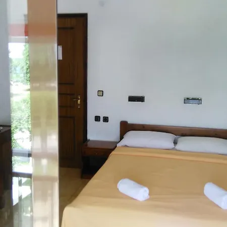 Ξενοδοχείο Lefkes 2*