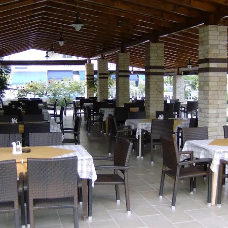 Lefkes מלון