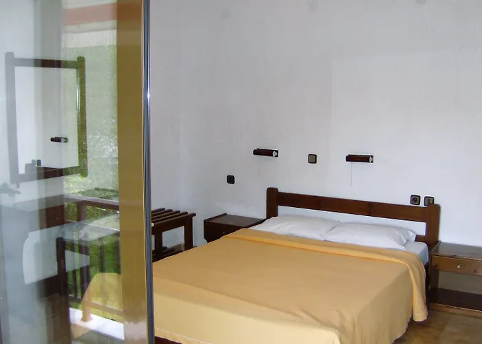 Lefkes Hotel 2*