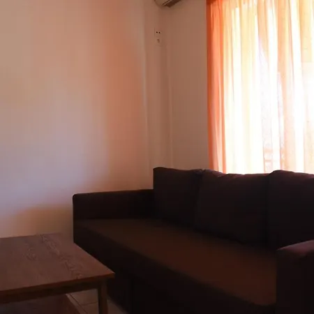 Hotel Lefkes 2*