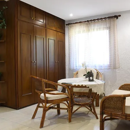 Lefkes Hotel Paralía Skotínis