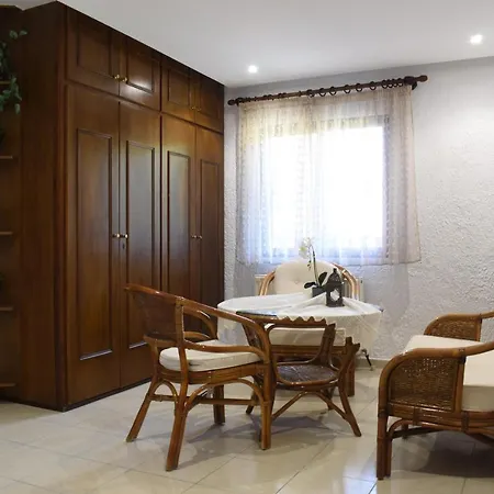 Lefkes Hotel 2*