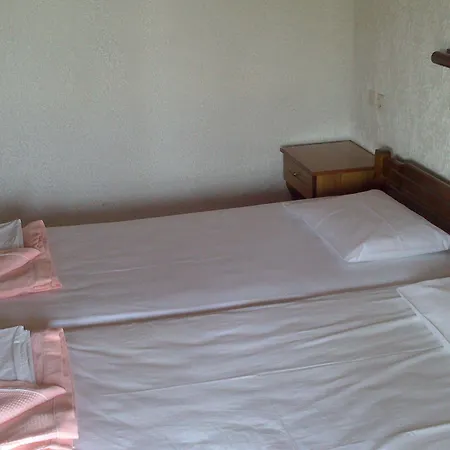 Lefkes Hotel 2*