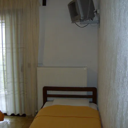 Lefkes فندق Paralía Skotínis