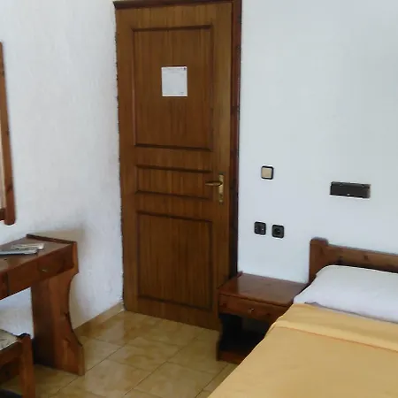 Hotel Lefkes Paralía Skotínis