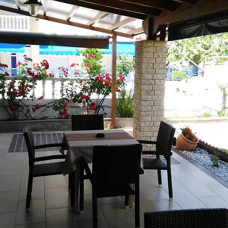 فندق Lefkes Paralía Skotínis