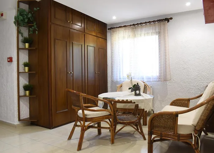 Lefkes Hotel Paralía Skotínis