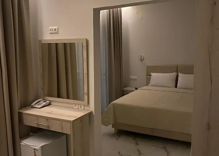 Lefkes Hotel Paralía Skotínis