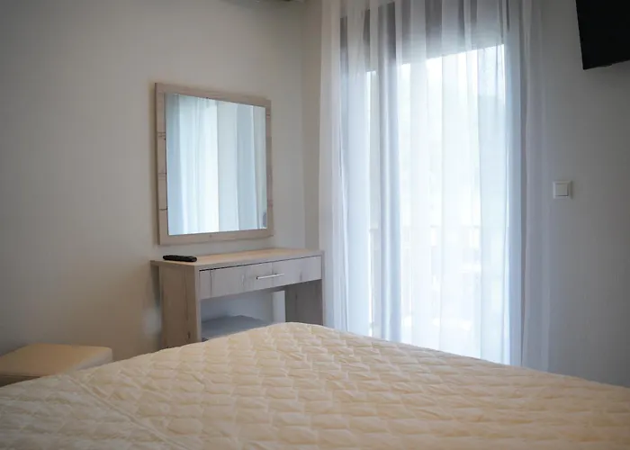 Hotel Lefkes Paralía Skotínis