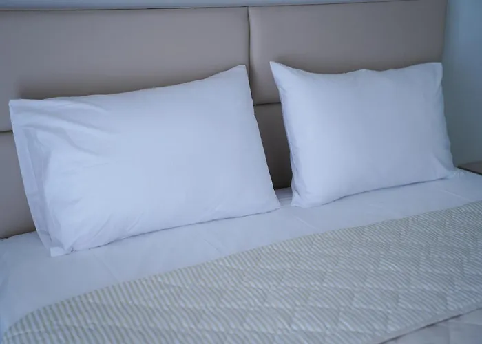 Hotel Lefkes Paralía Skotínis