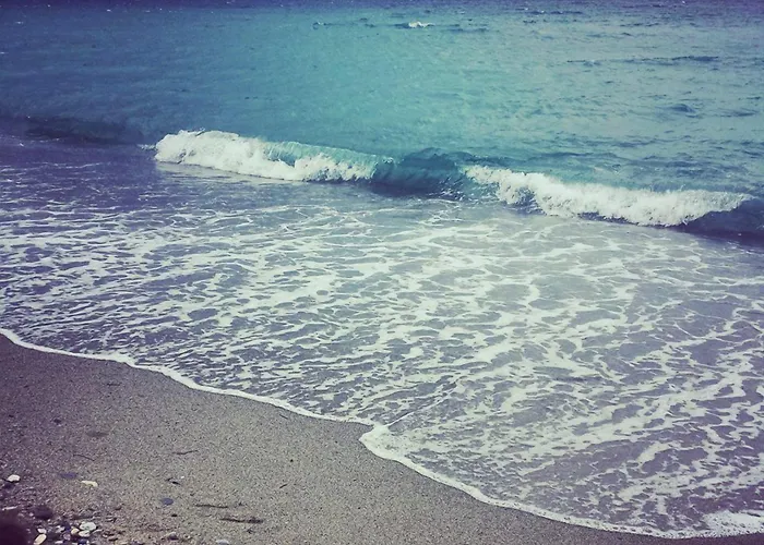 فندق Lefkes 2*