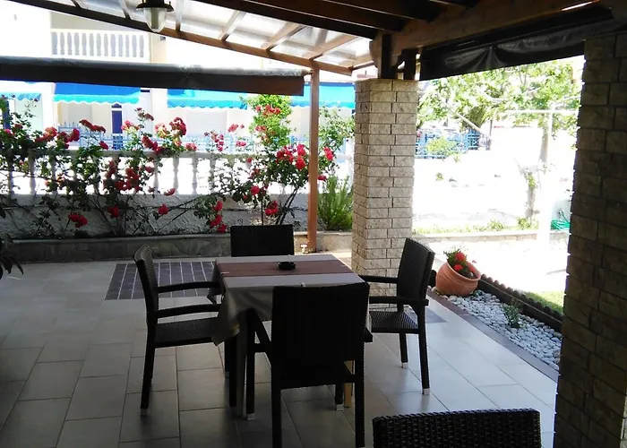 酒店 Lefkes Paralía Skotínis