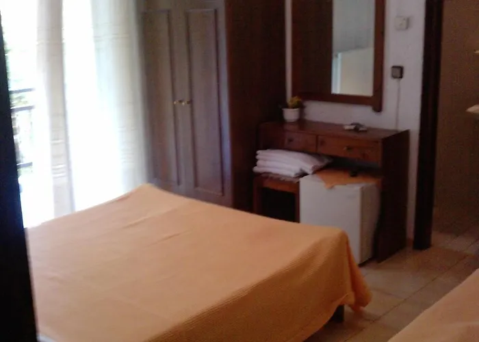 Hotel Lefkes Paralía Skotínis