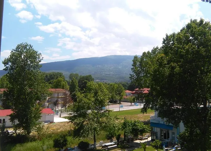 Lefkes فندق